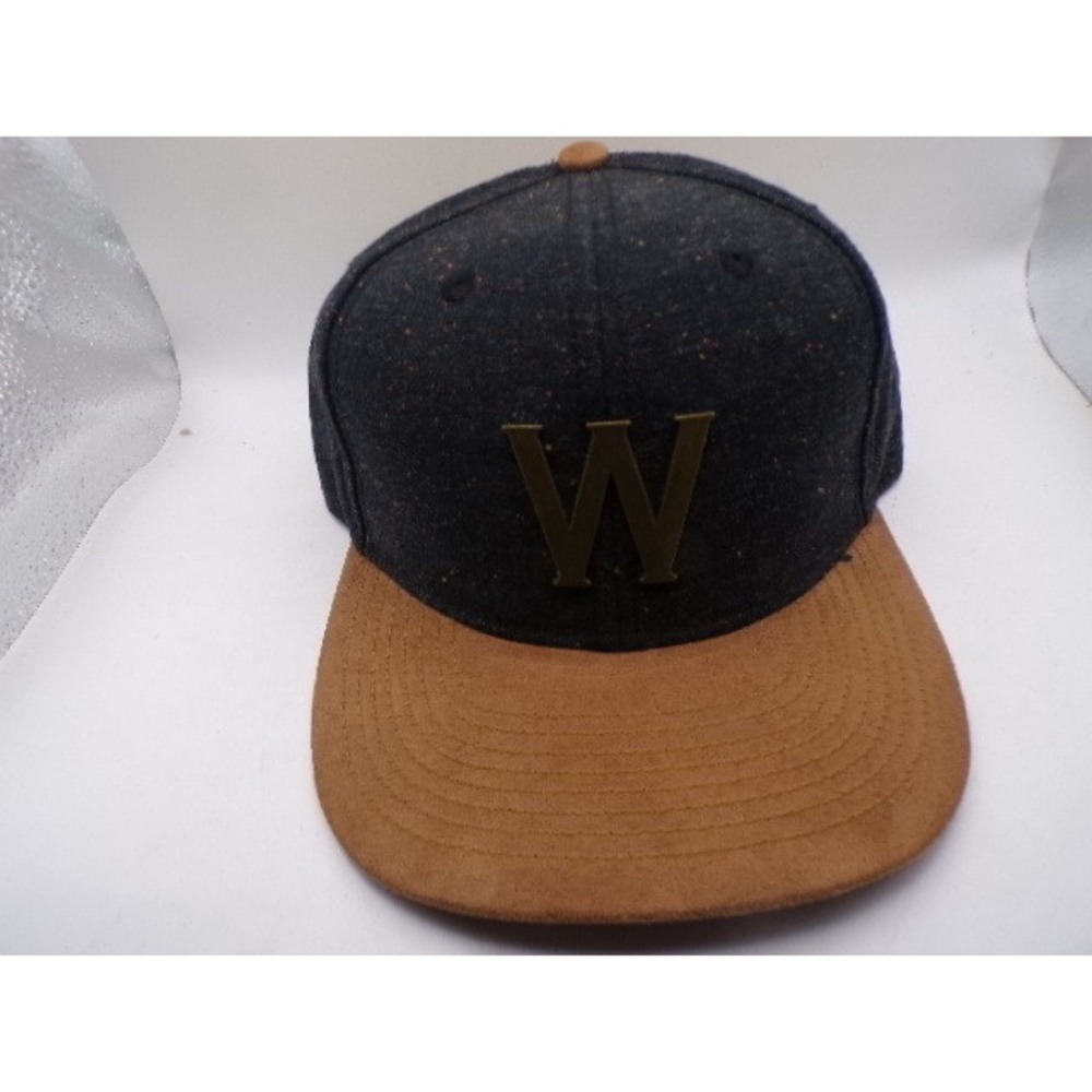 HM Mens Snapback Hat Charcoal Grey Tan Faux Suede Flat Brim Metallic W‎ Initial